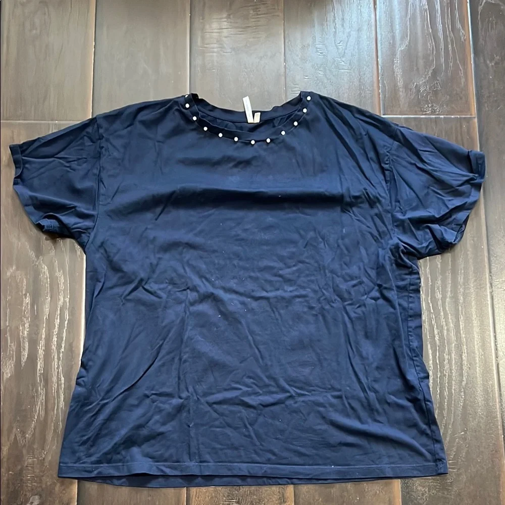 Banana Republic Navy Signature T-Shirt with Pearl Trim, size XL